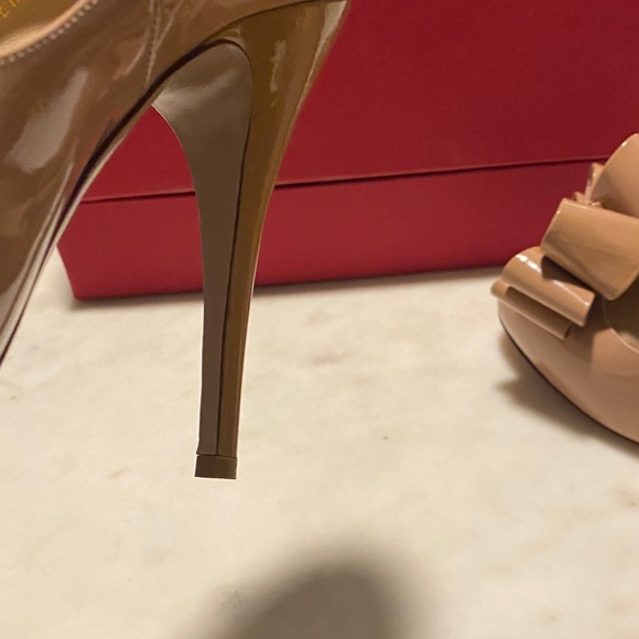 Valentino Women's Nude Bow Heels - Picture 10 of 11